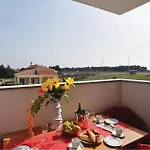 Appartement In With Swimming Pool Nin