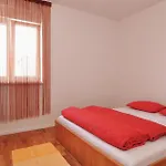 In With Swimming Pool Appartement Nin