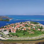Appartement In With Swimming Pool Nin