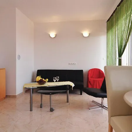 In With Swimming Pool Апартаменты Нин