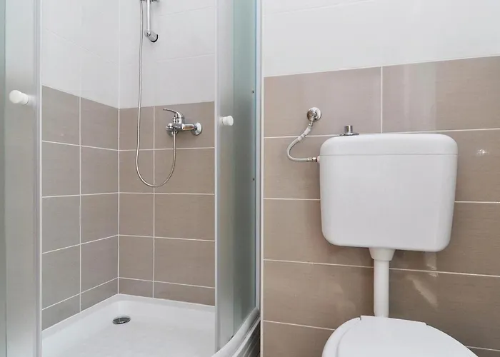 In With Swimming Pool * Нин