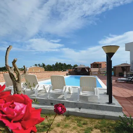 In With Swimming Pool Apartman