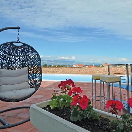 In With Swimming Pool Nin