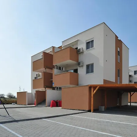 2 Bedroom Pet Friendly In 公寓