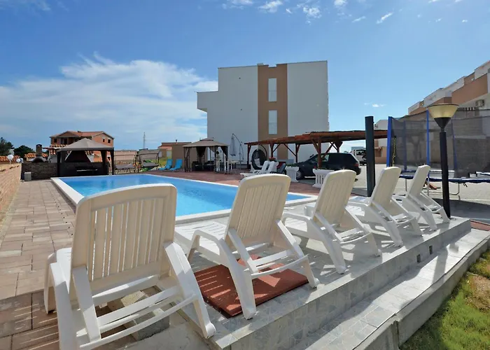 In With Swimming Pool *