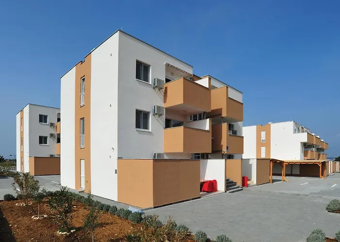 Apartman In With Swimming Pool *