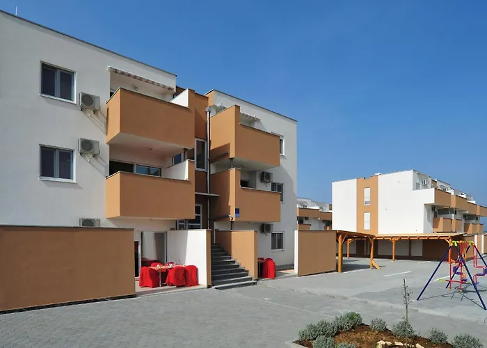 Apartman In With Swimming Pool *