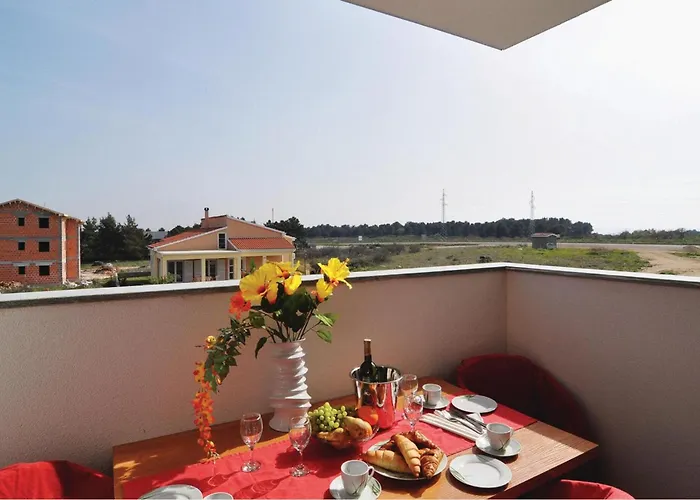 Apartman In With Swimming Pool Nin