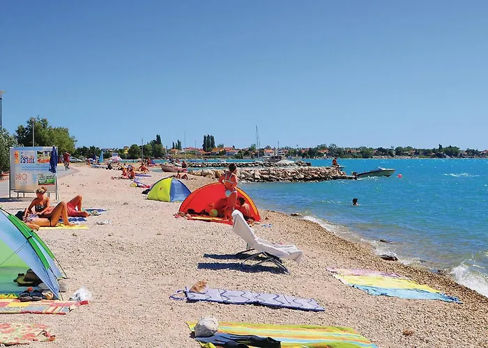 In With Swimming Pool Apartman Nin